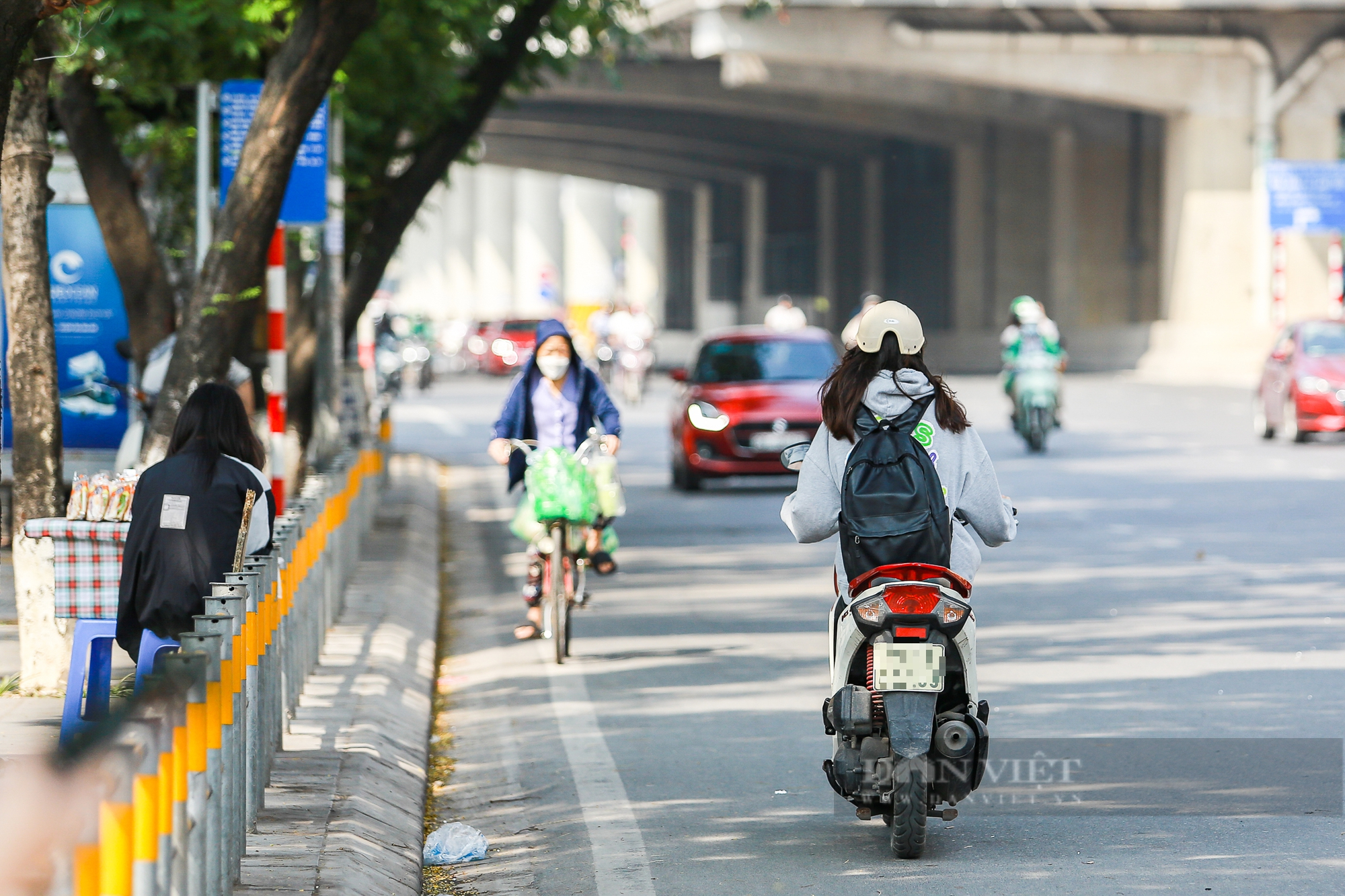 Học sinh, sinh viên Hà Nội “đầu trần, phóng như bay” khi tham gia giao thông- Ảnh 10.