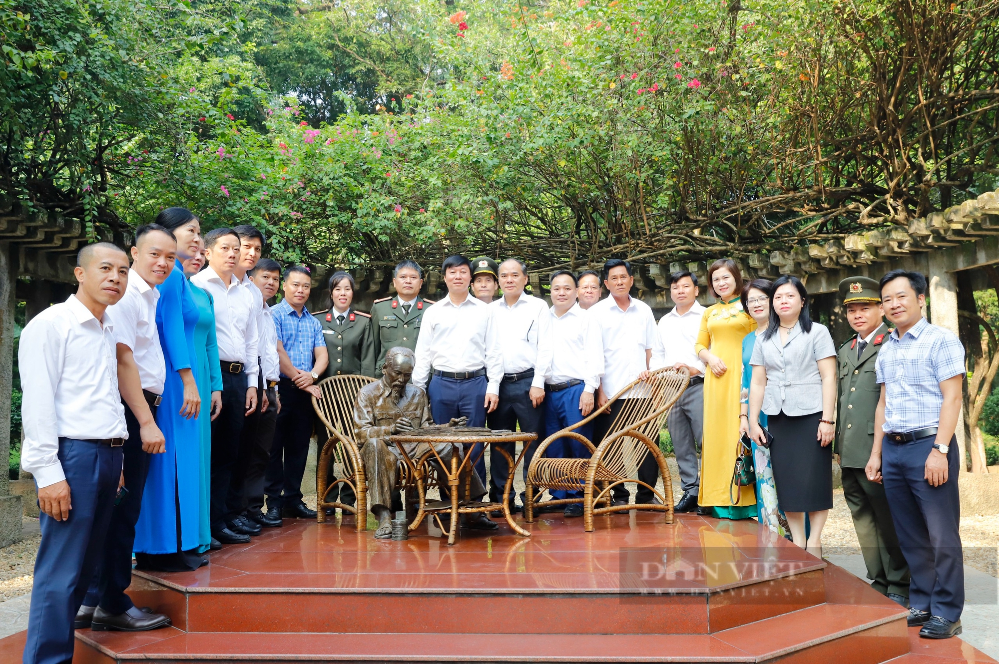 Hội viên nông dân tiêu biểu vui mừng thăm Khu di tích Chủ tịch Hồ Chí Minh- Ảnh 15.