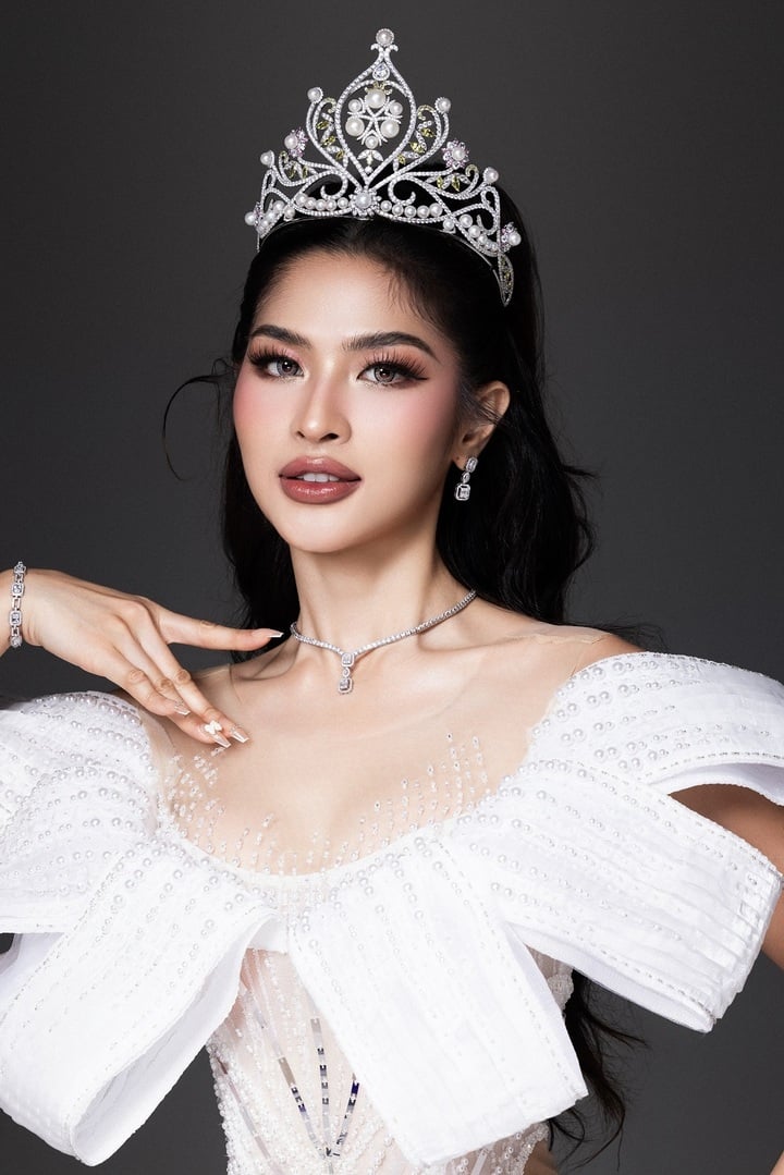 Yllana Marie Aduana -  Miss Air 2023 đến từ Philippines cũng đã có nhiệm kỳ đầy ý nghĩa với nhiều hoạt động bảo vệ môi trường và cộng đồng. Cô đã tổ chức và tham gia vào các chiến dịch dọn dẹp rác thải, thực hiện dự án môi trường, đồng thời sử dụng tiếng nói để lan tỏa thông điệp bảo vệ môi trường đến nhiều người, đặc biệt là giới trẻ.