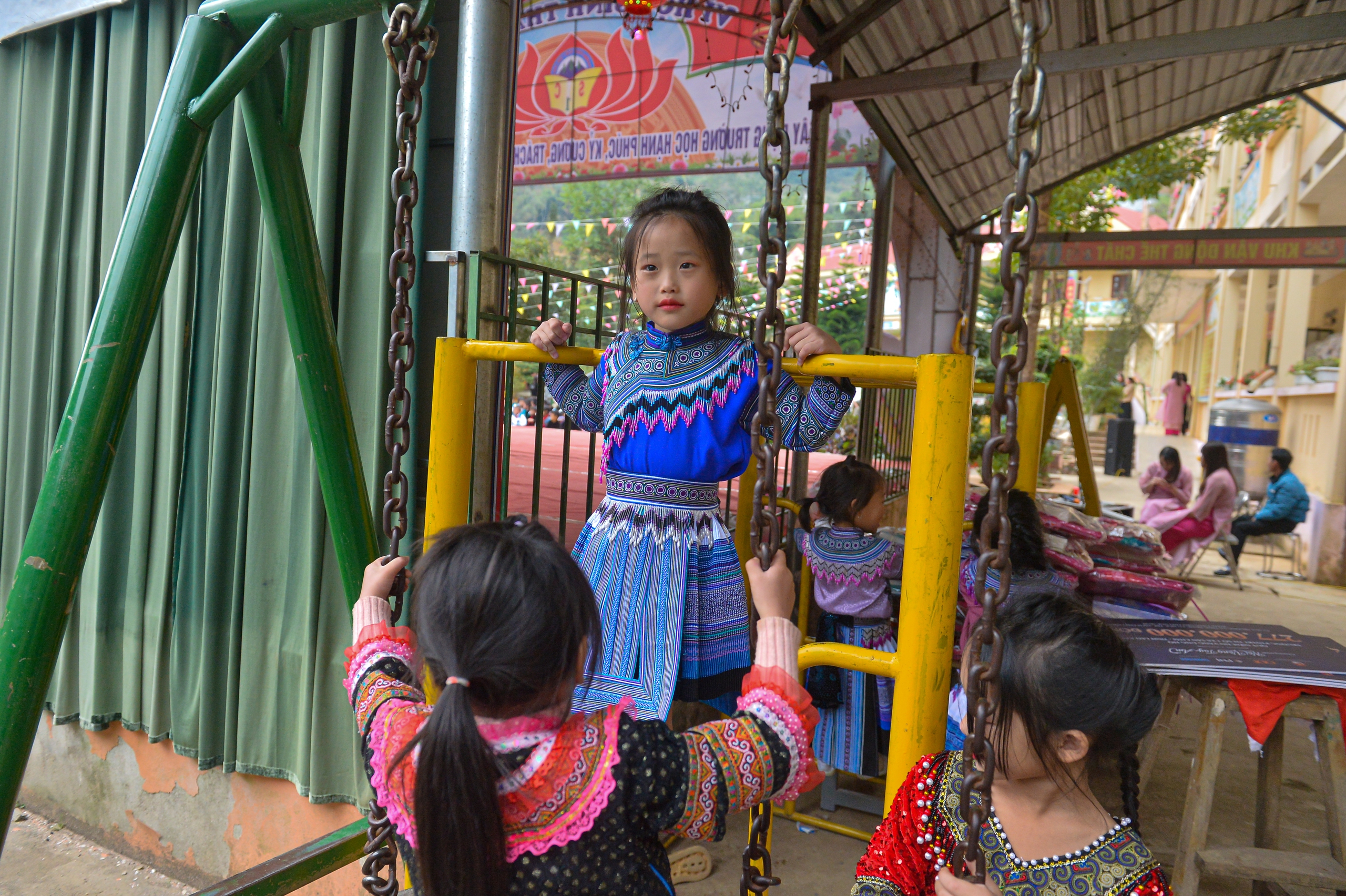 Nụ cười trở lại trên khuôn mặt học sinh vùng cao sau bão số 3- Ảnh 5.