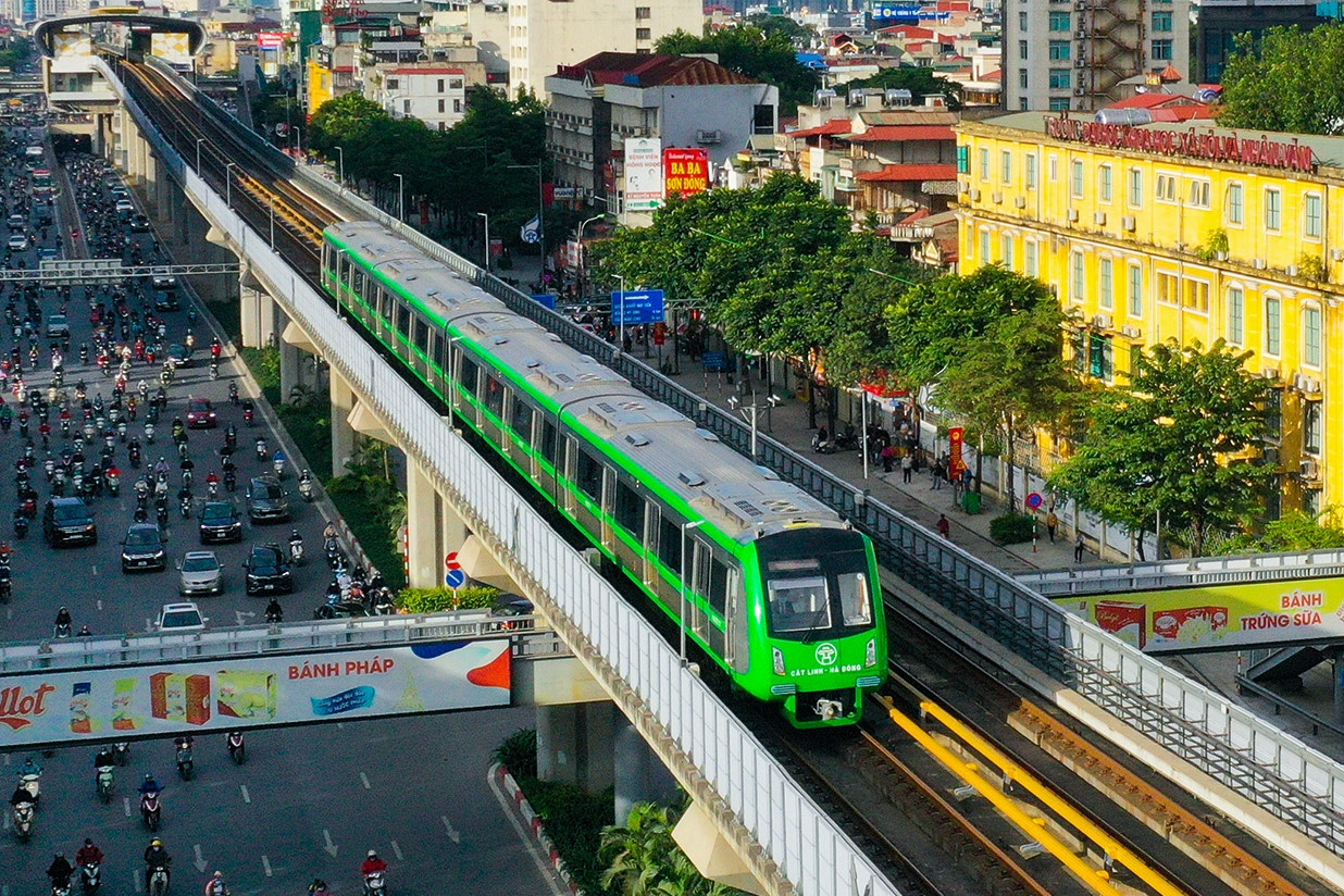 Officially put into commercial operation the elevated section of the ...