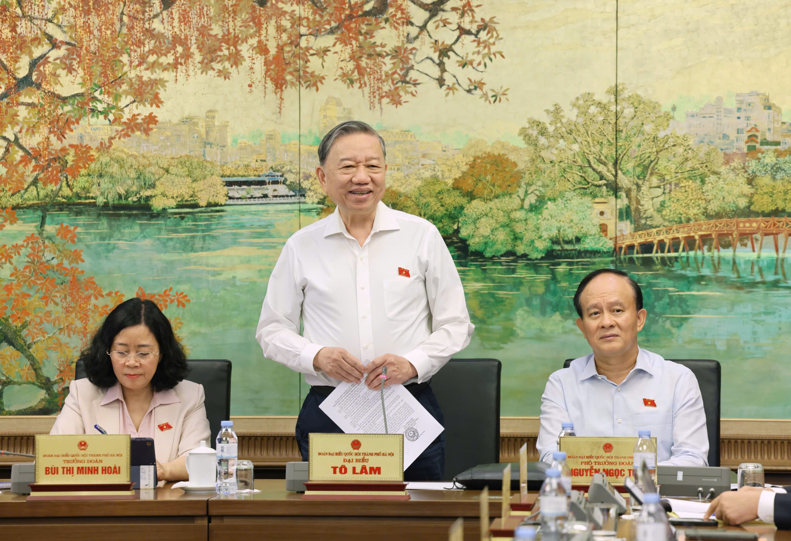 Tổng Bí thư: 'Đừng để luật ra đời thầy cô giáo lại thấy khó khăn hơn'- Ảnh 2.