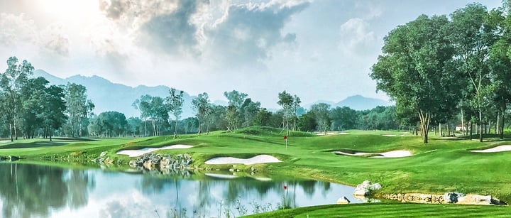 Khung cảnh đẹp như tranh vẽ tại sân gôn Kings Island Golf Resort.