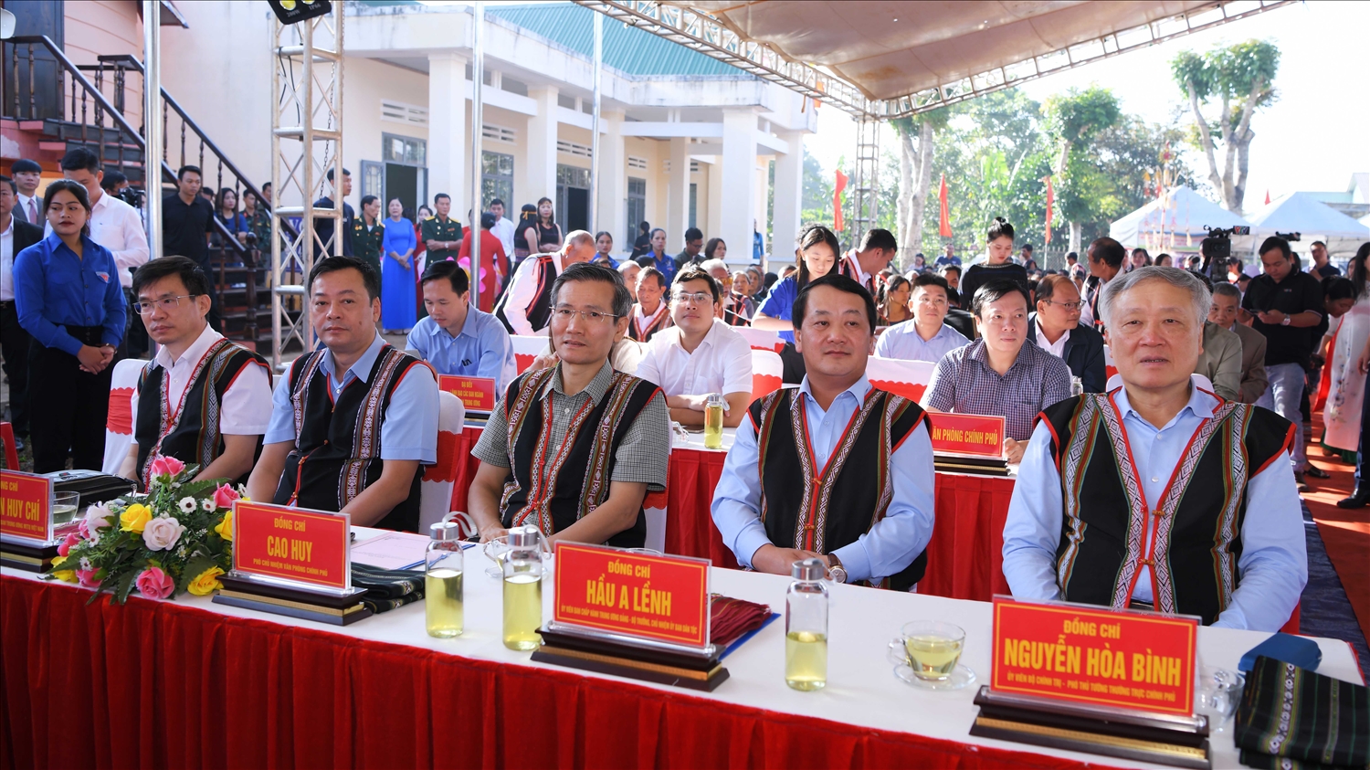 Lãnh đạo Trung ương tham dự Ngày hội Đại đoàn kết toàn dân tộc làng Ia Nueng (xã Biển Hồ, Tp. Pleiku, Gia Lai)