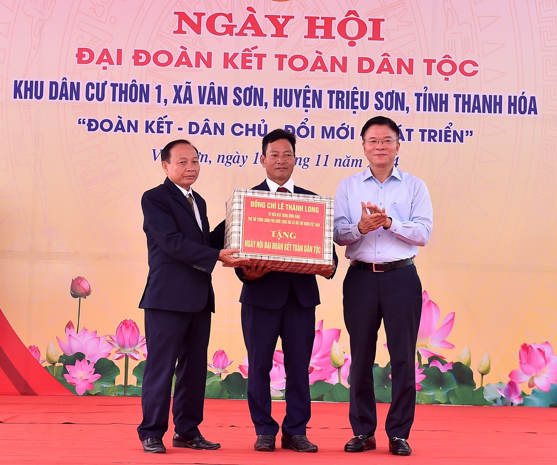 Phó Thủ tướng Lê Thành Long dự Ngày hội Đại đoàn kết toàn dân tộc tại Thanh Hóa- Ảnh 2.