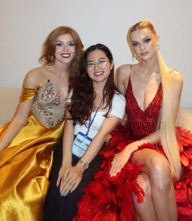 Từ cô bé thích xem Disney đến… phiên dịch viên “Miss Universe 2024”- Ảnh 2.