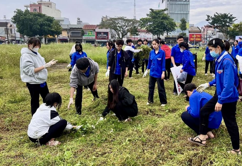 Tuổi trẻ Lâm Đồng thực hiện nhiều hoạt động vì cộng đồng mừng lễ hội lớn ảnh 2