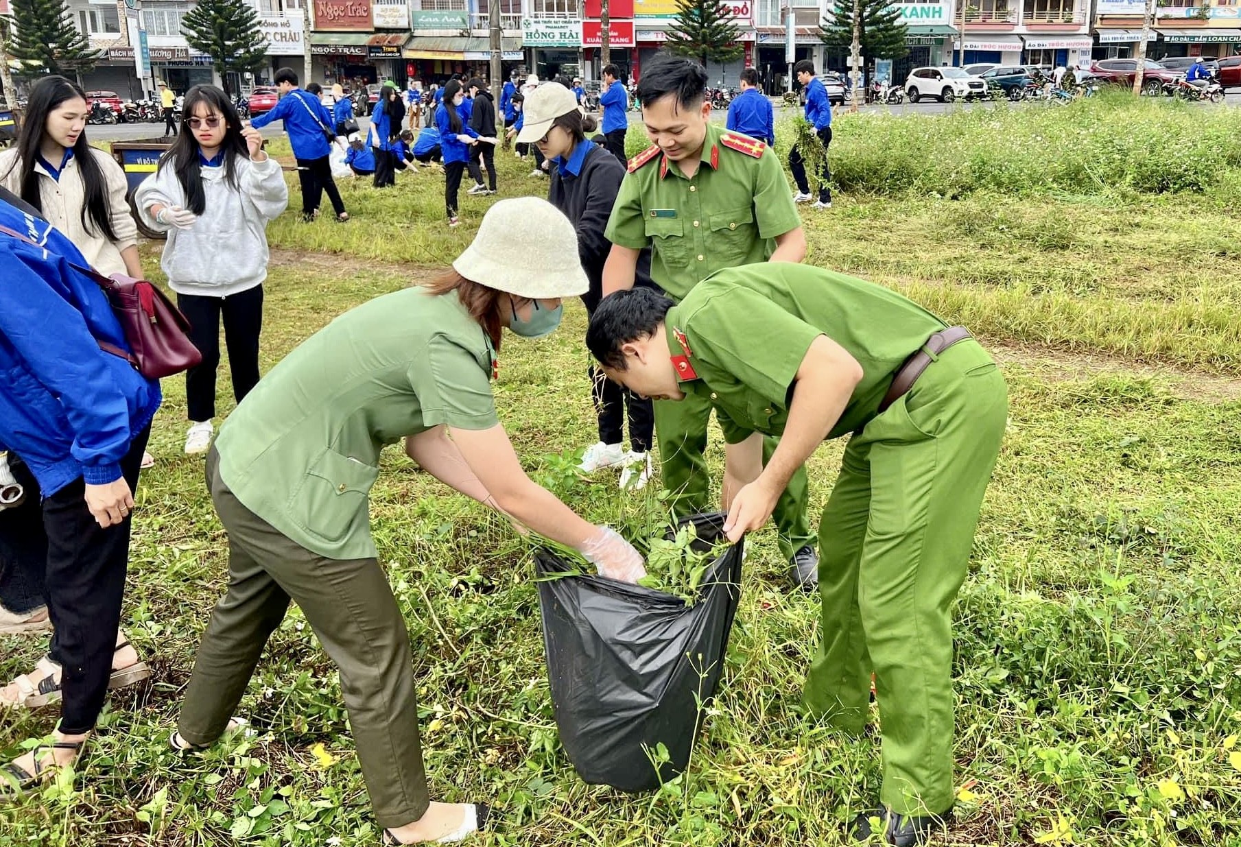 Tuổi trẻ Lâm Đồng thực hiện nhiều hoạt động vì cộng đồng mừng lễ hội lớn ảnh 3