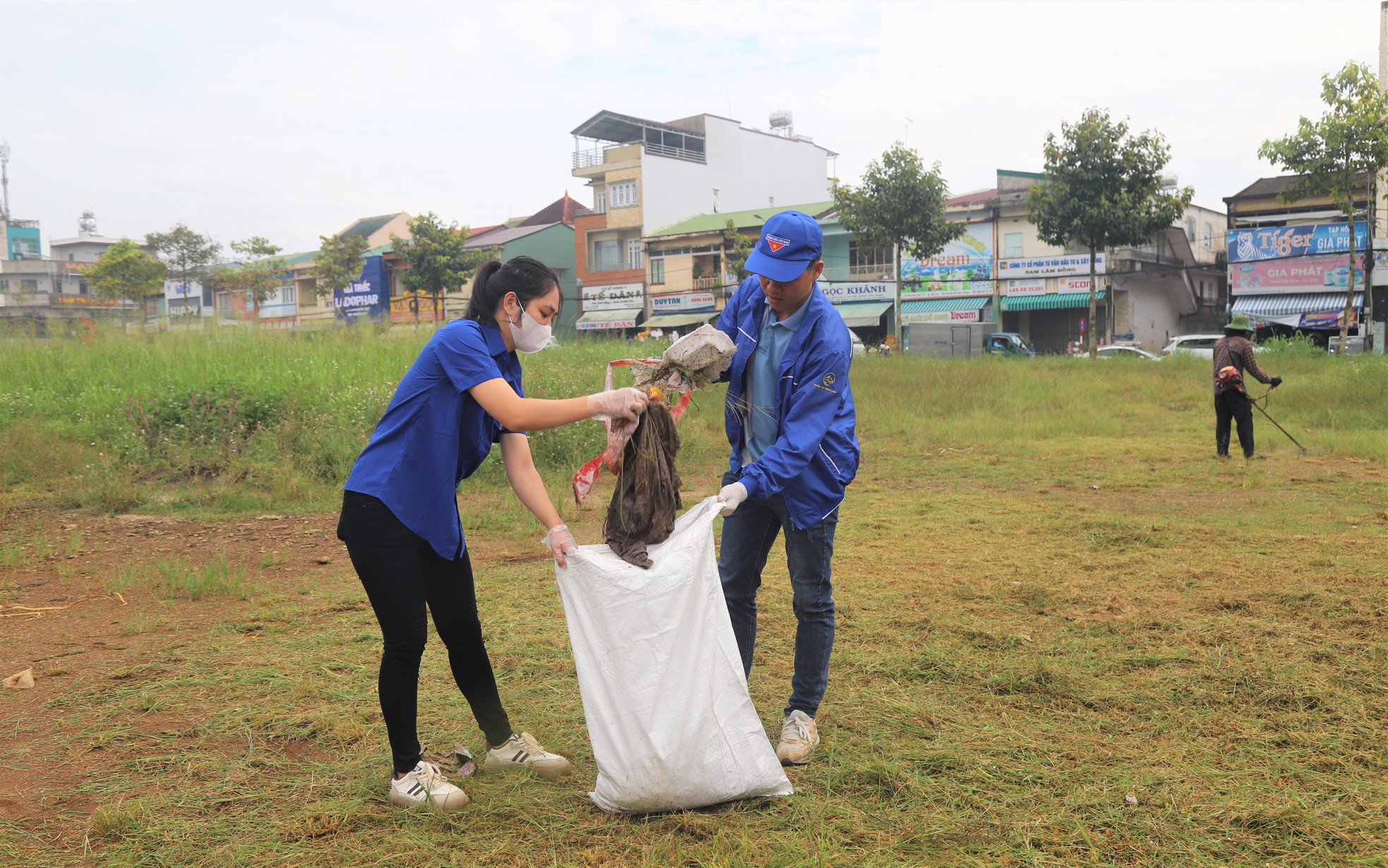 Tuổi trẻ Lâm Đồng thực hiện nhiều hoạt động vì cộng đồng mừng lễ hội lớn ảnh 6