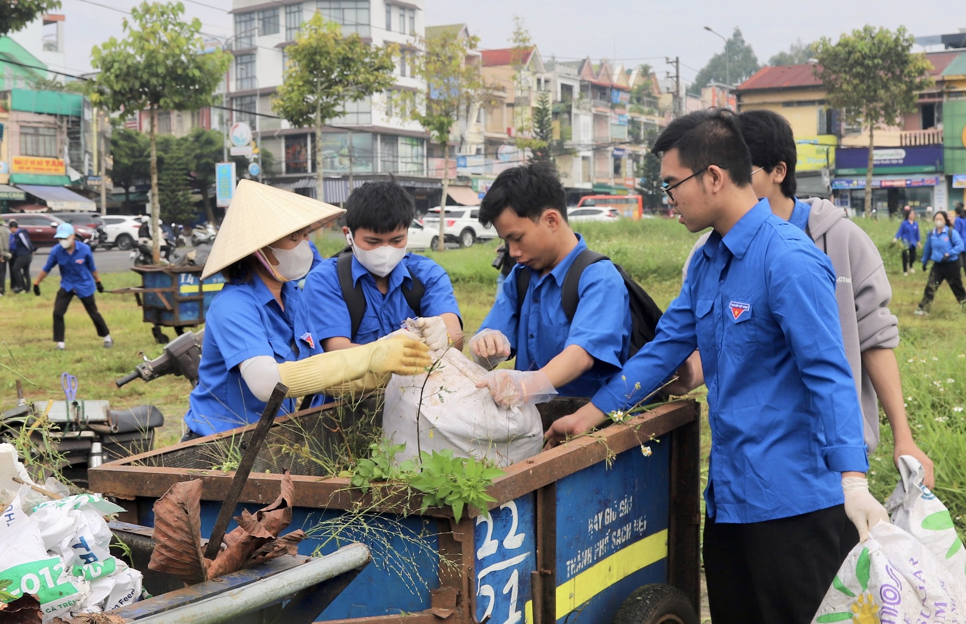 Tuổi trẻ Lâm Đồng thực hiện nhiều hoạt động vì cộng đồng mừng lễ hội lớn ảnh 7