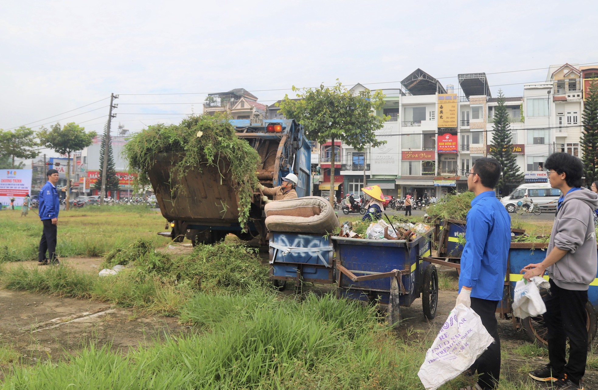 Tuổi trẻ Lâm Đồng thực hiện nhiều hoạt động vì cộng đồng mừng lễ hội lớn ảnh 9