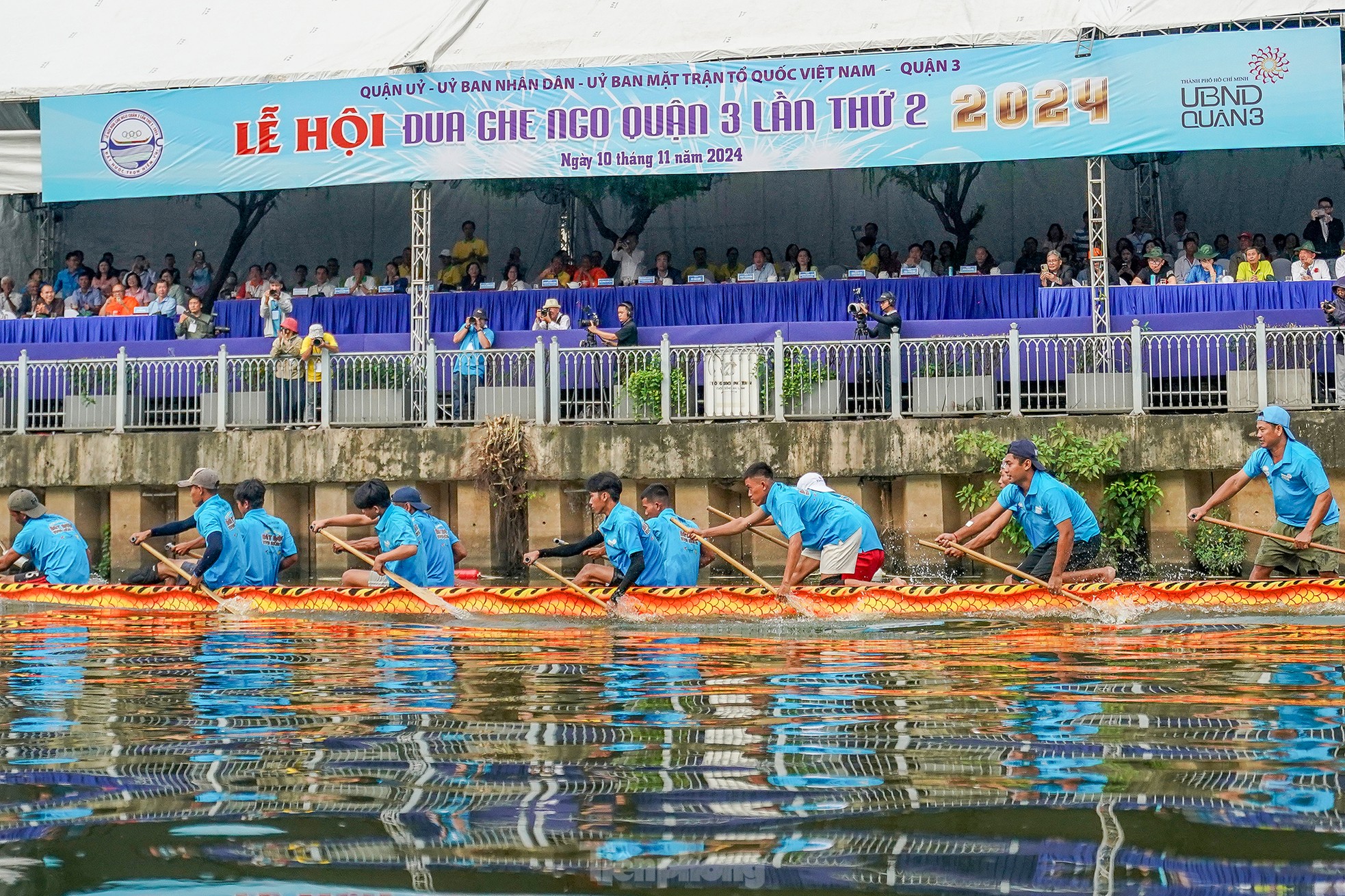 Sôi nổi đua ghe ngo trên kênh Nhiêu Lộc mừng Lễ hội Ok-Om-Bok ảnh 10