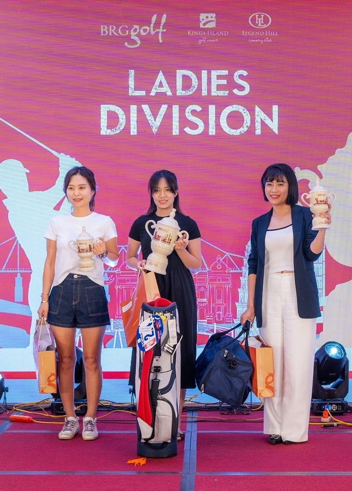 Nữ gôn thủ Trương Hà Mi (giữa) giành chức vô địch BRG Golf Hanoi Festival 2024 với tổng điểm 129 gậy.