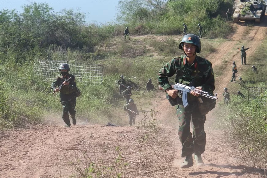 Quân khu 1 thực hành diễn tập bắn đạn thật nâng cao khả năng sẵn sàng chiến đấu