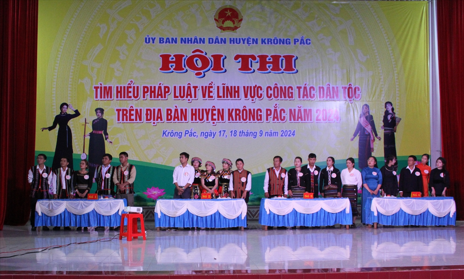 Các đội thi nắm chắc nội dung bộ câu hỏi, thực hiện tốt phần thi trắc nghiệm