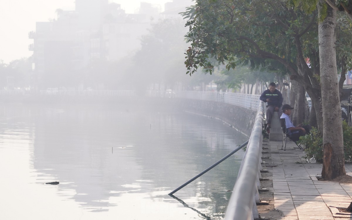 Bầu trời mịt mù, tại Tây Hồ ghi nhận mức ô nhiễm không khí cao ảnh 5