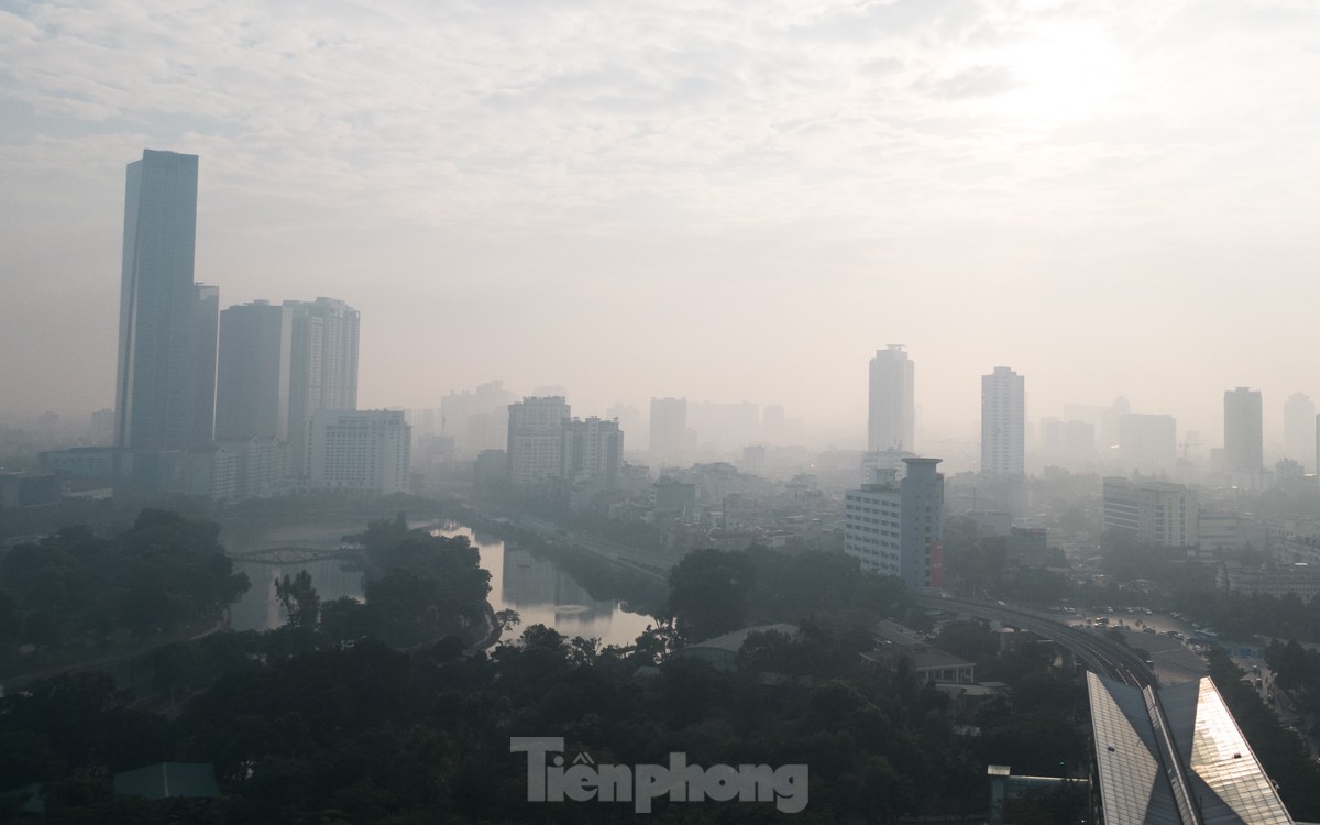 Bầu trời mịt mù, tại Tây Hồ ghi nhận mức ô nhiễm không khí cao ảnh 14