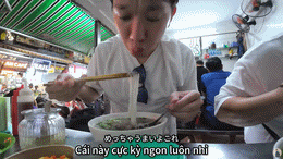 ភ្ញៀវជប៉ុនញ៉ាំផូនៅហាណូយ 1.gif.gif