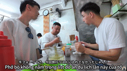 ភ្ញៀវជប៉ុនញ៉ាំផូនៅហាណូយ 2.gif.gif