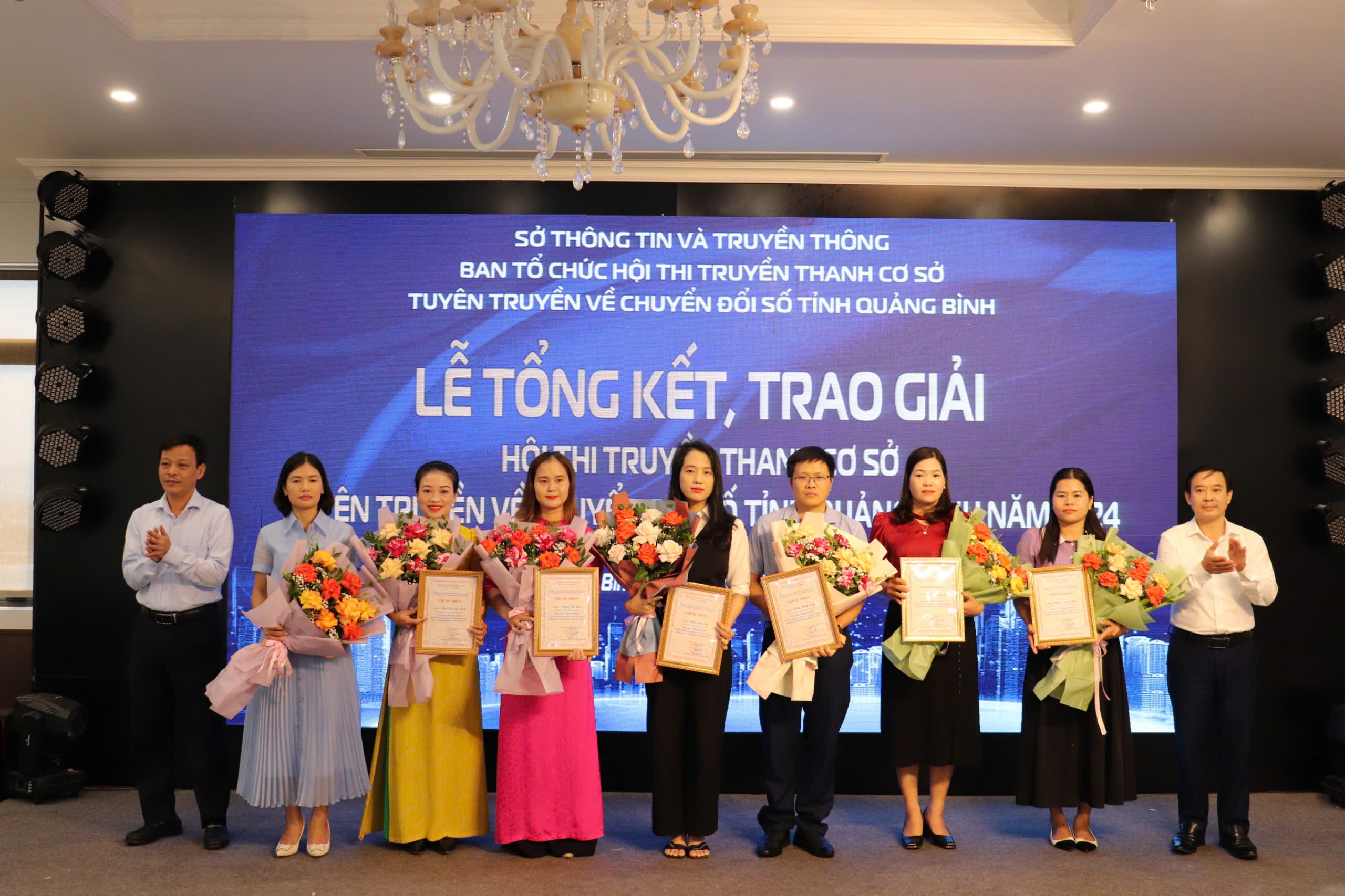 Trao giải Hội thi truyền thanh cơ sở tuyên truyền về 
chuyển đổi số tỉnh Quảng Bình năm 2024- Ảnh 4.