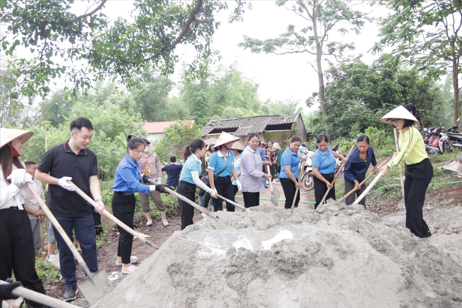 Năm 2024, toàn tỉnh Lạng Sơn đã lồng ghép, phân bổ nguồn lực để triển khai xây dựng 89 công trình hạ tầng (khởi công mới) với tổng mức đầu tư trên 386 tỷ đồng.