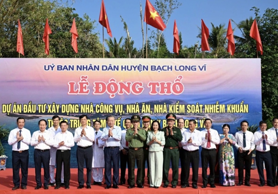 Tổng Bí thư Tô Lâm dự lễ động thổ dự án đầu tư xây dựng nhà công vụ, nhà ăn, nhà kiểm soát nhiễm khuẩn trên đảo.