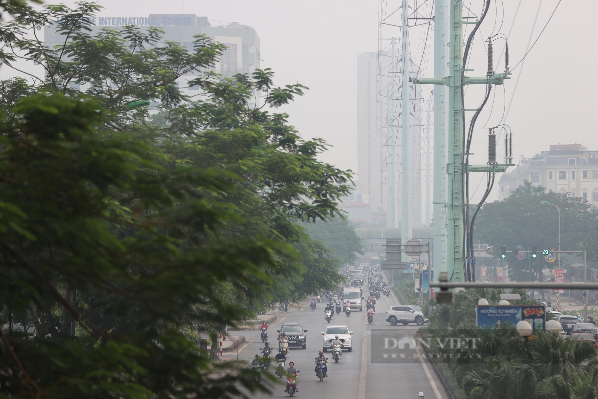 Nhìn từ trên cao, Hà Nội sương mù dày đặc, ô nhiễm bụi mịn nằm trong top thế giới- Ảnh 12.