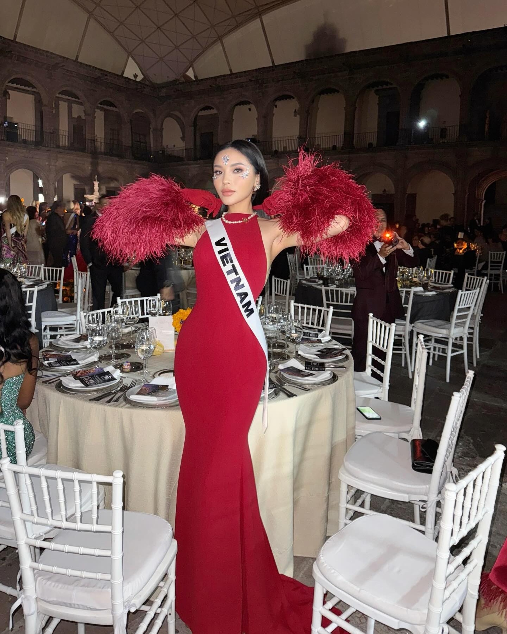 Hoa hậu Kỳ Duyên đem 72 bộ đồ, biến hóa đa dạng ở Miss Universe 2024 - 10