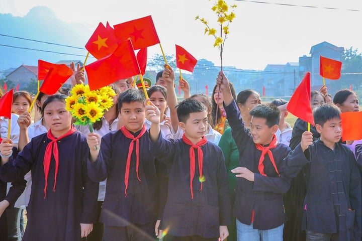 Thủ tướng dự Ngày hội Đại đoàn kết cùng đồng bào các dân tộc tỉnh Lạng Sơn - 6