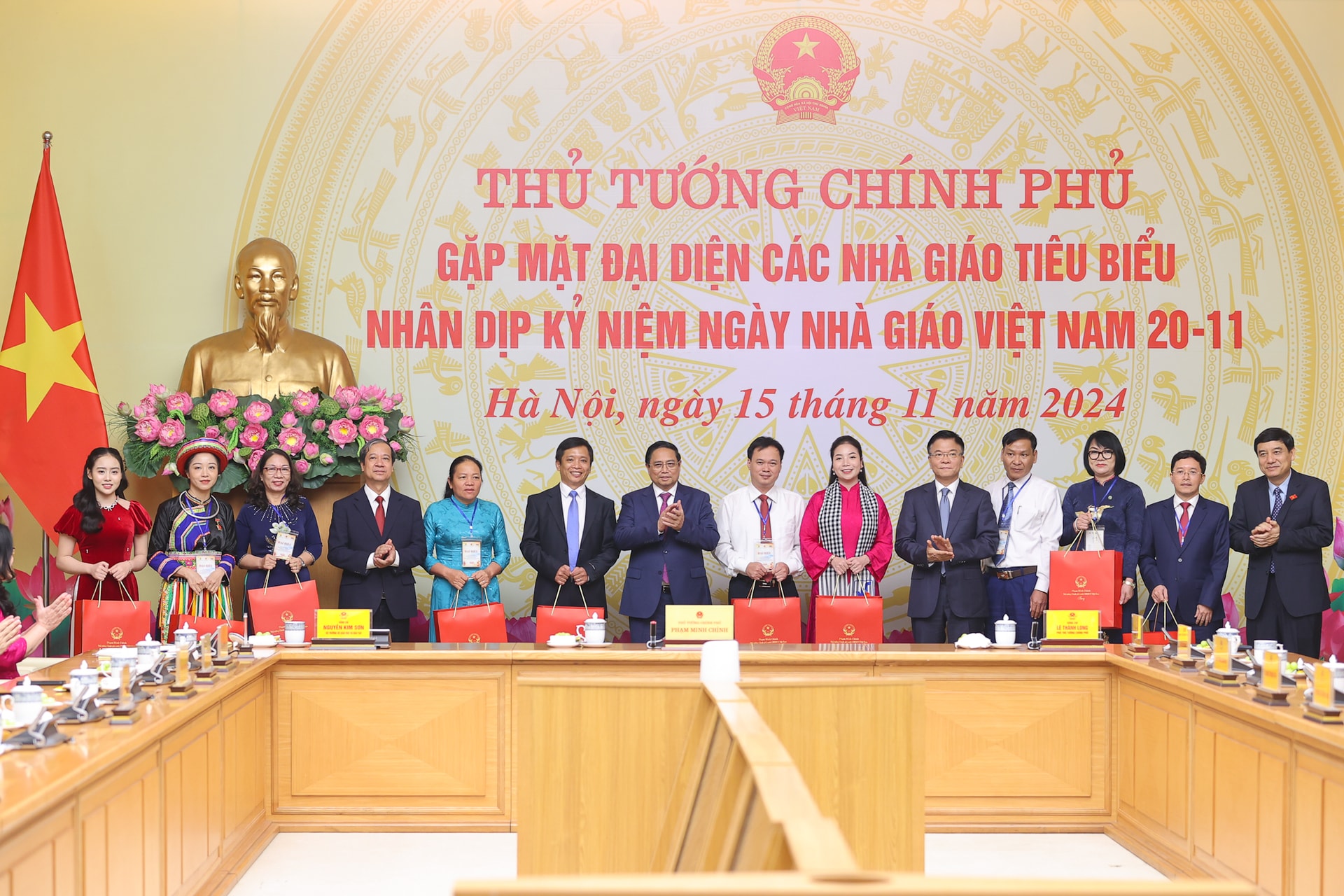 Thủ tướng Phạm Minh Chính: Tạo đột phá về thể chế để phát triển ngành giáo dục- Ảnh 9.