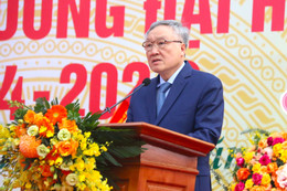 نائب وزیر اعظم Nguyen Hoa Binh.JPG