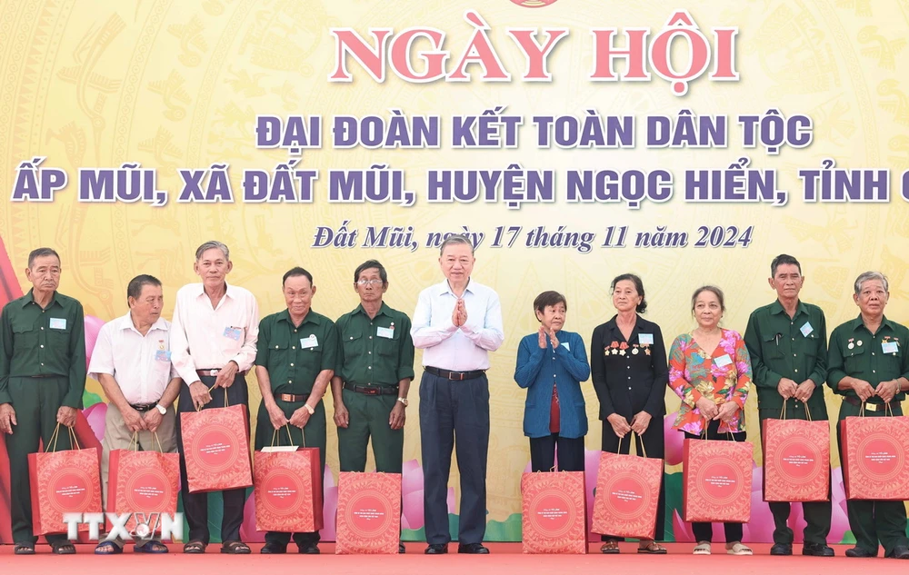 ttxvn_tong_bi_thu_to_lam_du_ngay_hoi_dai_doan_ket_toan_dan_toc_tai_ca_mau (2).jpg