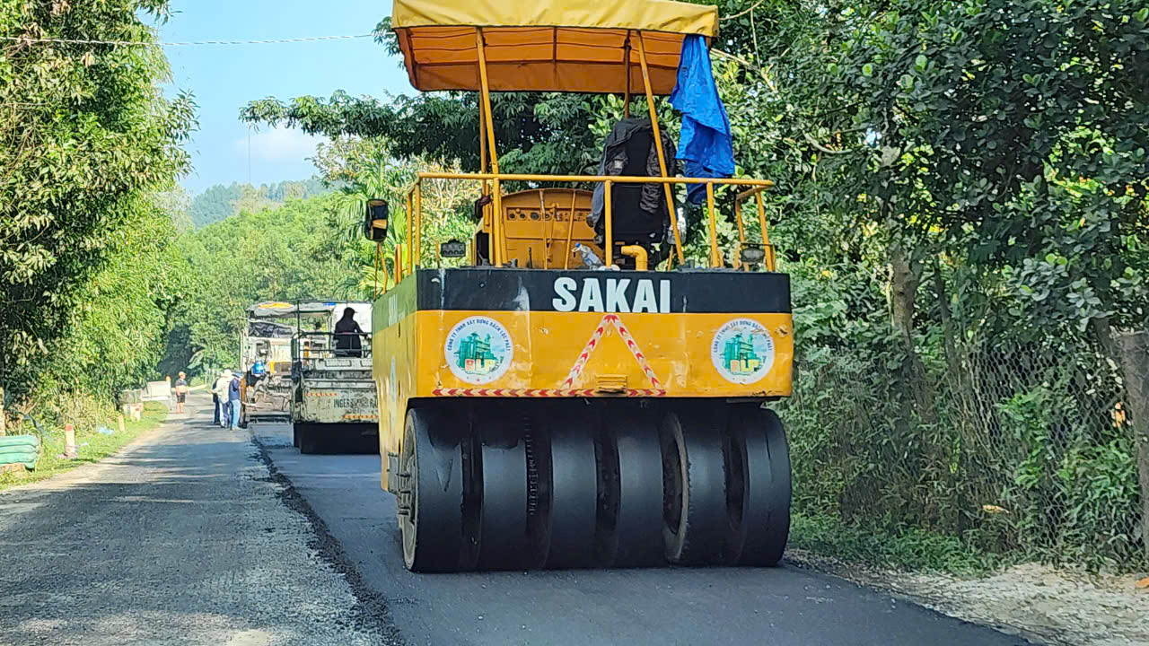 Đẩy nhanh tiến độ, quyết hoàn thành duy tu QL24 qua Quảng Ngãi trước tết Nguyên đán- Ảnh 2.