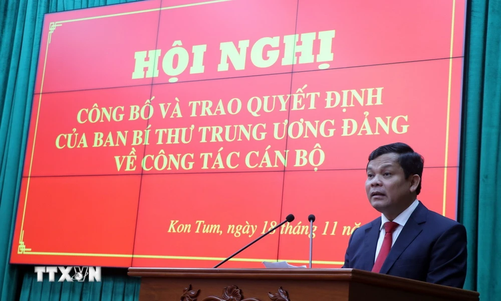 TTXVN_1811 Kon Tum can bo 2.jpg