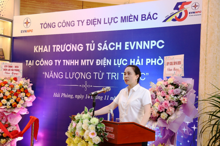 Bà Đỗ Nguyệt Ánh - Bí thư Đảng ủy, Chủ tịch HĐTV EVNNPC - phát biểu tại lễ khai trương tủ sách EVNNPC tại Công ty TNHH MTV Điện lực Hải Phòng.