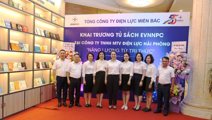 Khai trương tủ sách EVNNPC 'Năng lượng từ tri thức' - 6