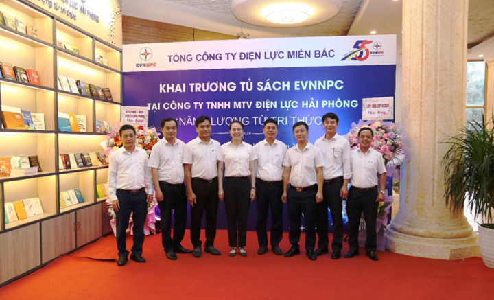 Khai trương tủ sách EVNNPC 'Năng lượng từ tri thức' - 7