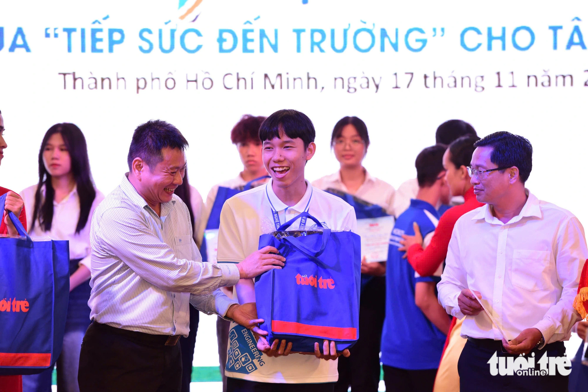 Tân sinh viên được ứng trước học bổng: 'Nếu Tuổi Trẻ không giúp, tôi phải nghỉ học rồi' - Ảnh 31.