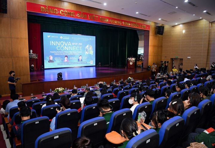 Tháng 9/2024, Hội thảo InnovaConnect với chủ đề “Phòng chống tác hại của thuốc lá mới: Bằng chứng khoa học và kinh nghiệm tại Việt Nam và trên thế giới” tổ chức bởi Quỹ VinFuture, phối hợp với Trường Đại học Y tế công cộng thu hút sự tham gia của gần 500 khách mời.