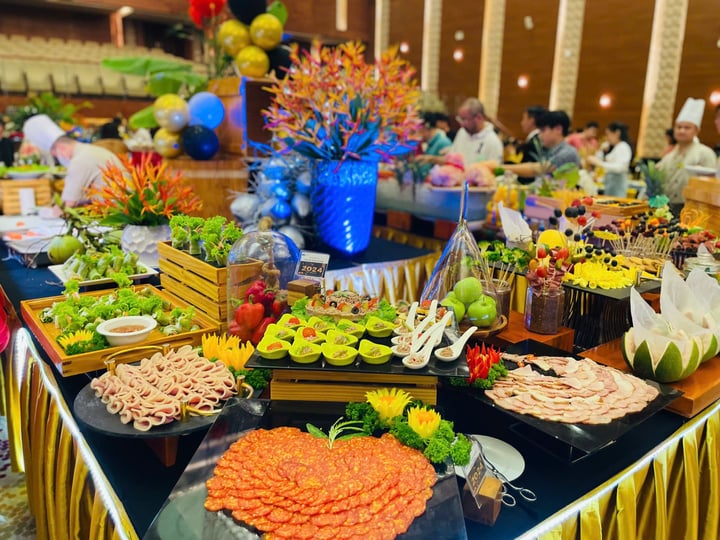 Tiệc buffet tại Phòng Diamond – Trung tâm hội nghị Quốc tế FLC Quy Nhơn.