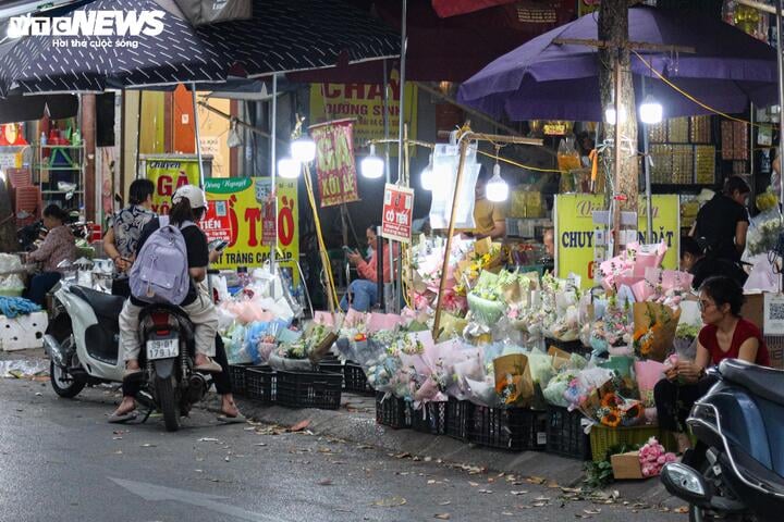 Sát ngày 20/11, hoa tươi tăng giá mạnh  - 20