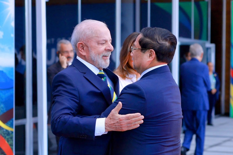 Tổng thống Brazil, Chủ tịch G20 Luiz Inácio Lula da Silva đón Thủ tướng Phạm Minh Chính tham dự Hội nghị thượng đỉnh G20 - Ảnh: VGP