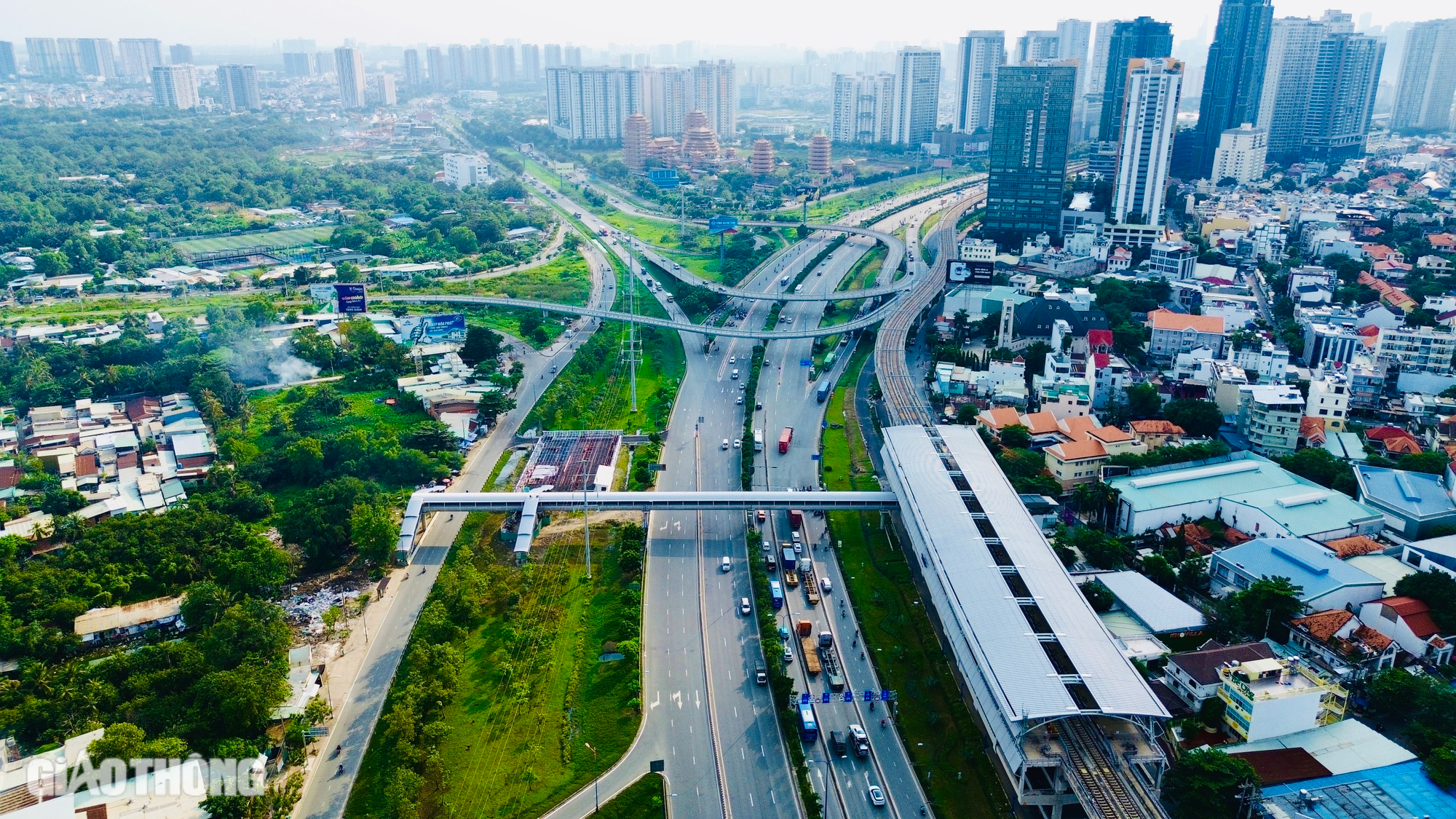 Chiêm ngưỡng vẻ hoành tráng của các nhà ga metro số 1- Ảnh 25.