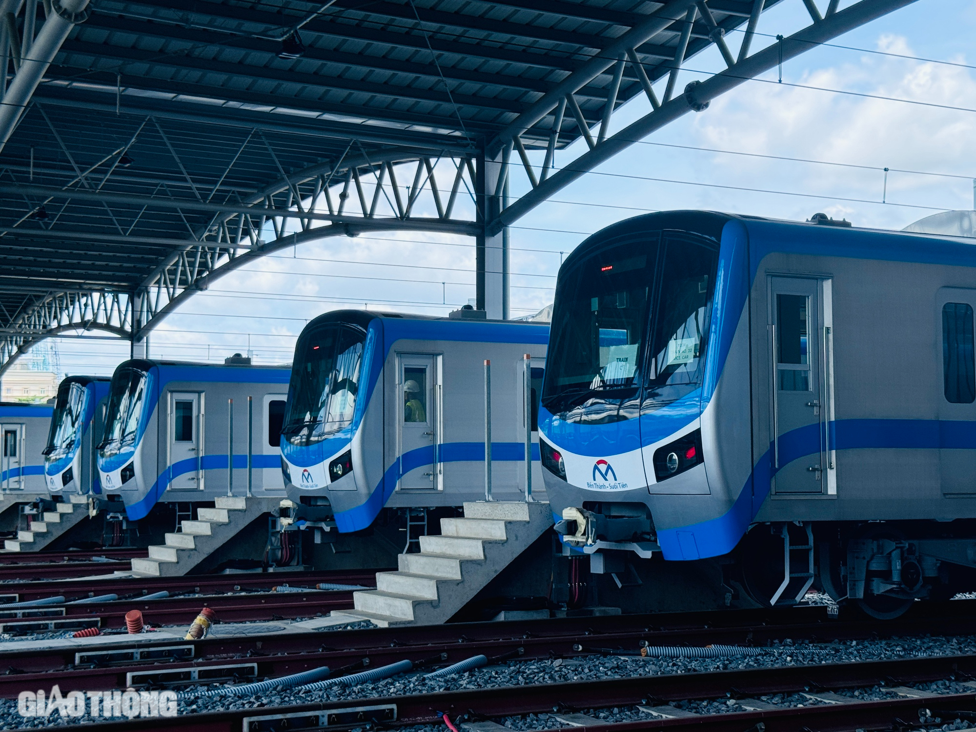 Chiêm ngưỡng vẻ hoành tráng của các nhà ga metro số 1- Ảnh 31.