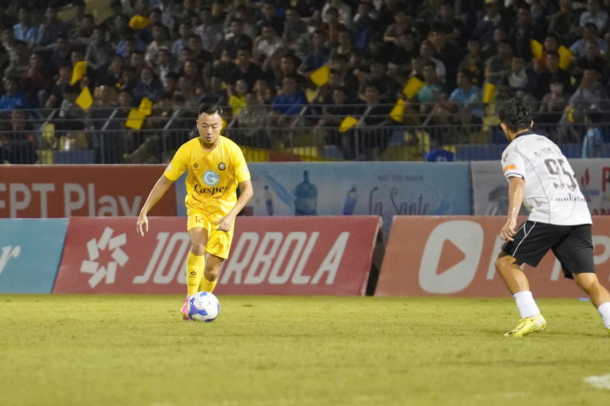 CLB Thanh Hóa thắng chật vật Đà Nẵng nhờ... VAR, 'bay cao' trên đỉnh V-League- Ảnh 2.