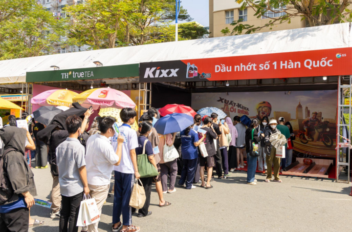 Gian hàng dầu nhớt Kixx tại School Fest 6.