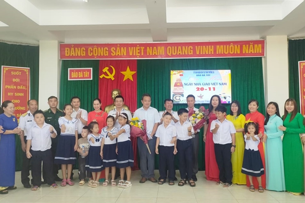 Tri ân thầy cô giáo ở Trường Sa - 2