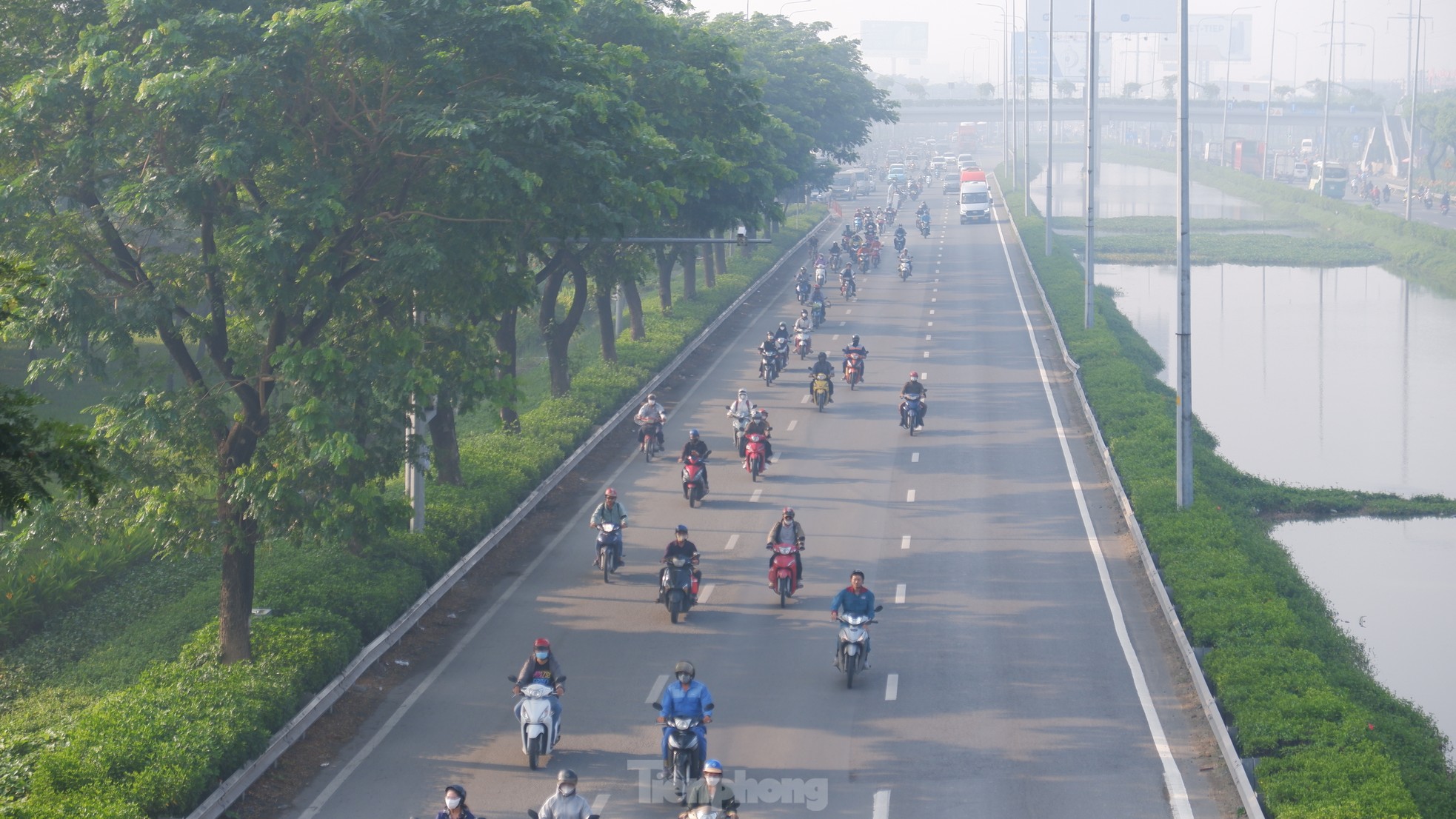 TPHCM sương mù bao phủ, bụi mịn vượt chuẩn ảnh 6