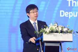 Ředitel školy W Bui Hoang Phuong 01.jpg