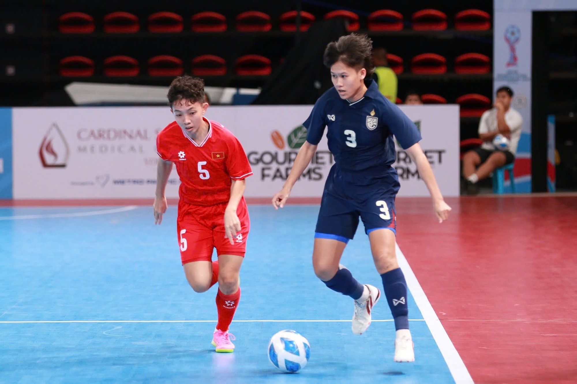 Đội tuyển futsal nữ Việt Nam thắng Thái Lan, vô địch Đông Nam Á: VFF thưởng 600 triệu- Ảnh 7.